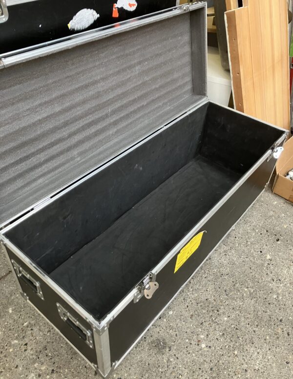 Flightcases/transportkasse. 48x123x49 cm.